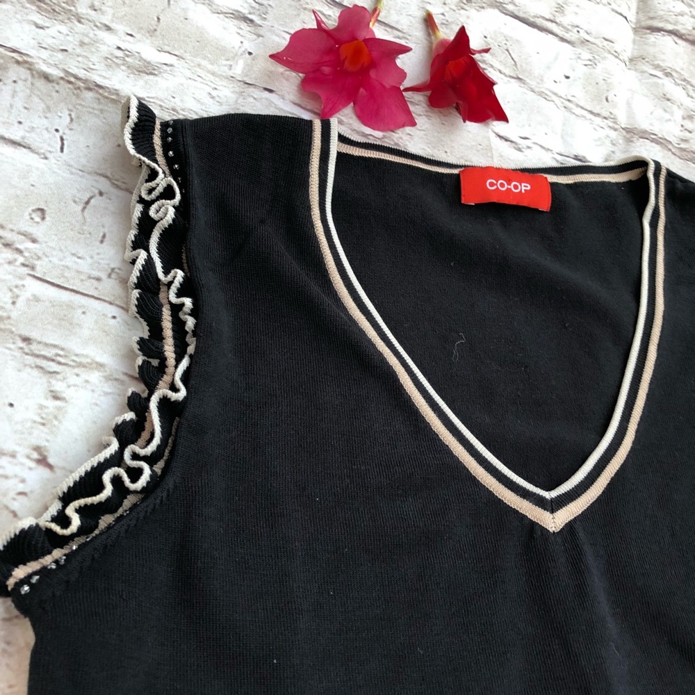 CO-OP fine high end sweater vest knit ruffle